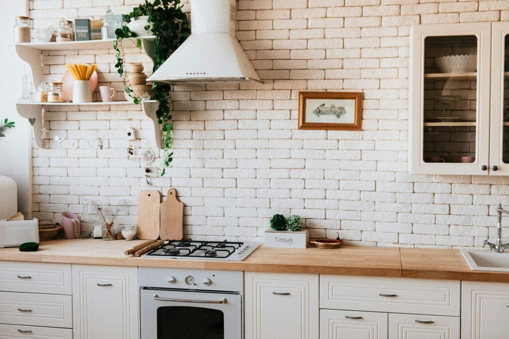 Clean Eating – preparing balanced meals in the kitchen to obtain all essential nutrients.