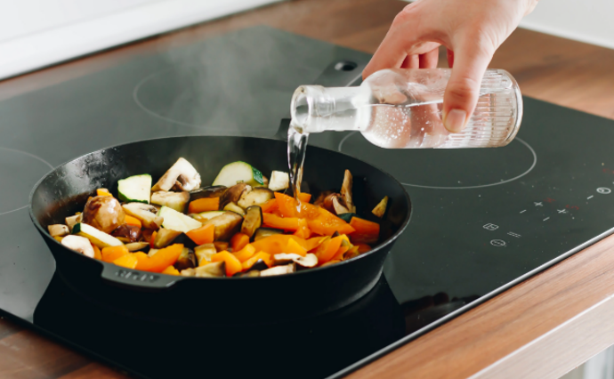 Extra Info: Why reheating in a pan or pot makes sense.